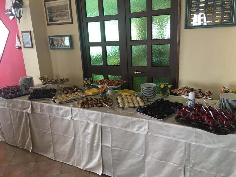 Hotel Il Castello 파올라 외부 사진